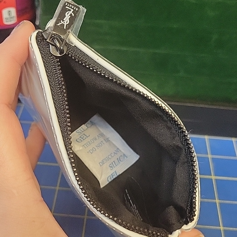 Yves Saint Laurent (YSL) Beaute Makeup 5x3.5x1.5 Pouch New Zippered - Picture 8 of 9